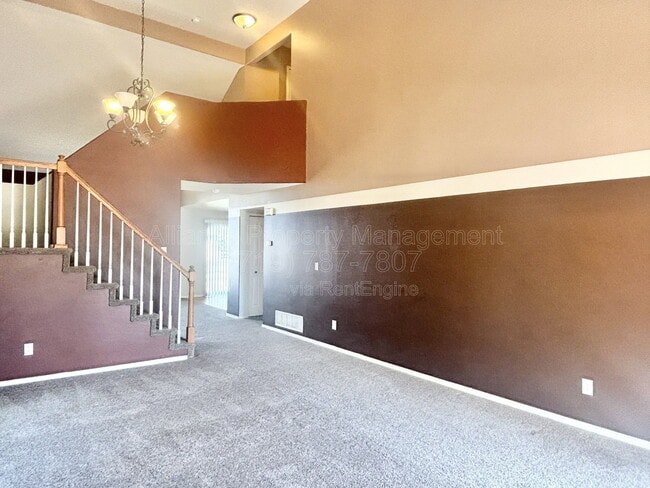 Photo - 212 Oxbow Dr
