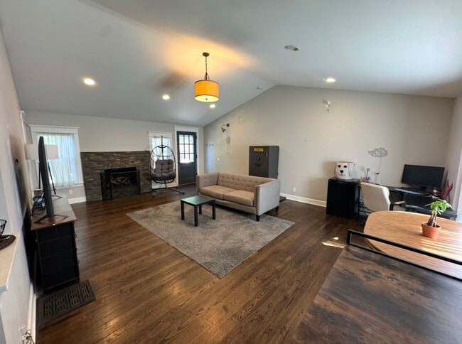 Photo - 3815 Bell St