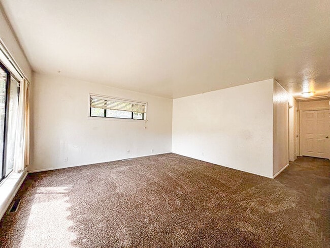 Photo - Perfect Location - Private Backyard - 3 be...