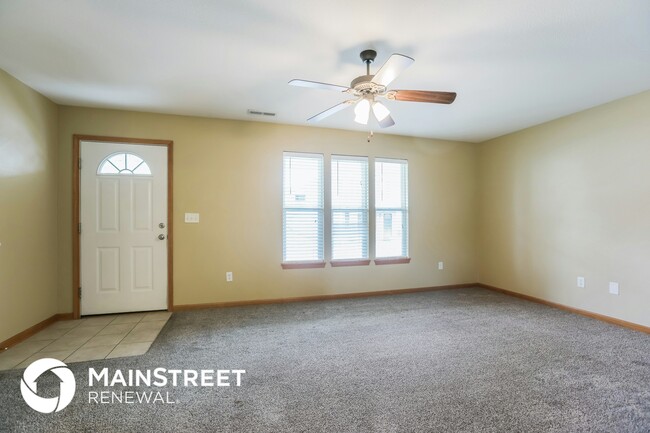 Photo - 411 NE Wolf Creek Dr