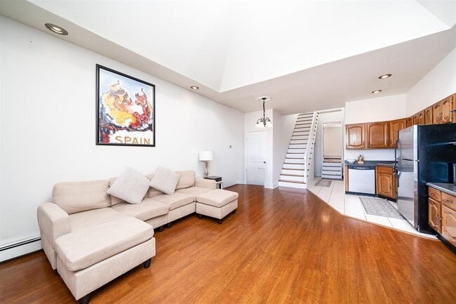 Photo - 55 Bowers St Unit 3
