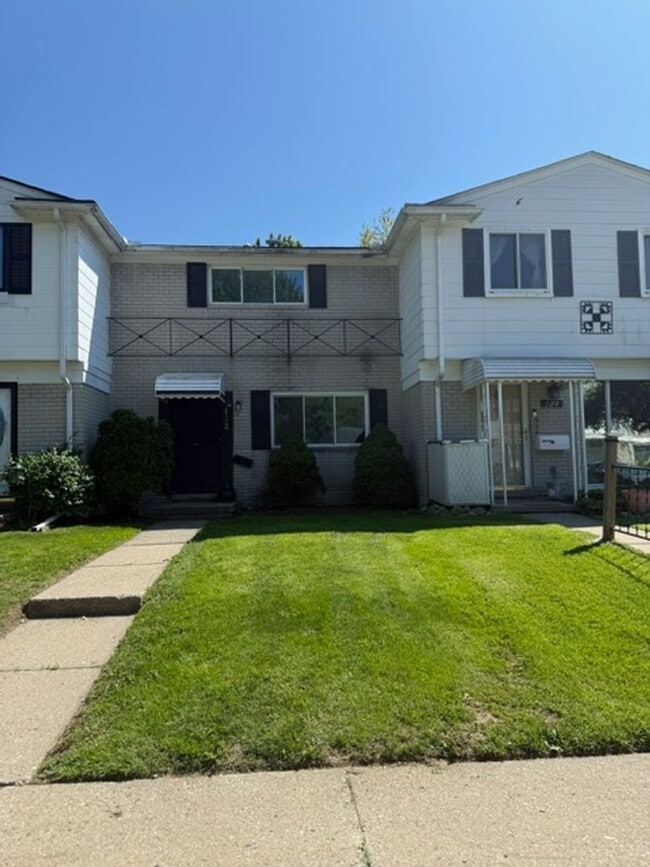 2 bedroom 1.5 bathroom townhouse - Availab... - 2 bedroom 1.5 bathroom townhouse - Availab...