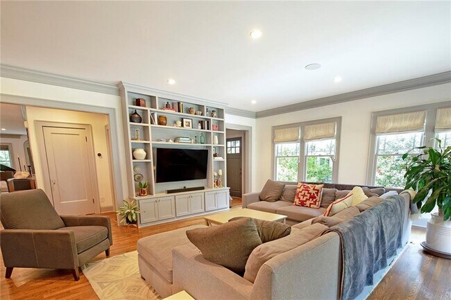Photo - 1430 Harvard Rd NE