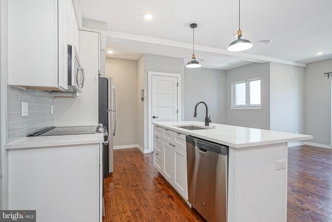 Building Photo - 1710 Cambridge St Unit 7 Rental