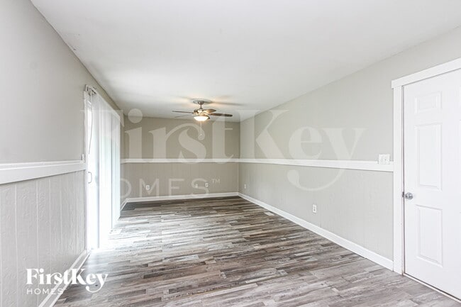 Photo - 5837 Walsham Way
