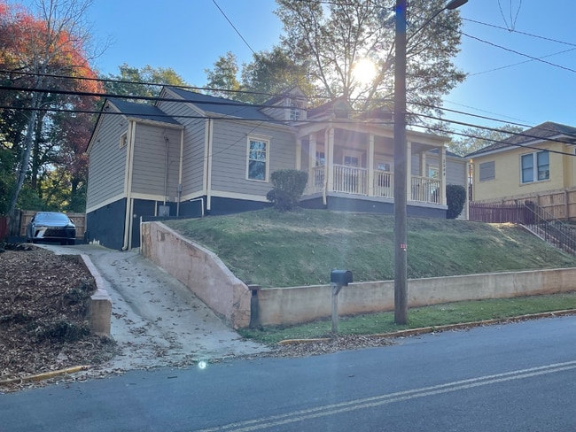 Photo - 3544 College St