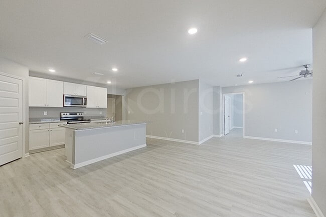 Photo - 4628 Malay Cir