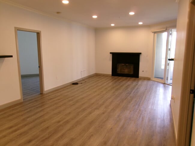 2253 Martin Unit Metropolitan