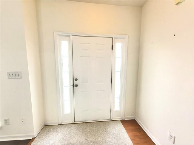 Photo - 619 Kenridge Way