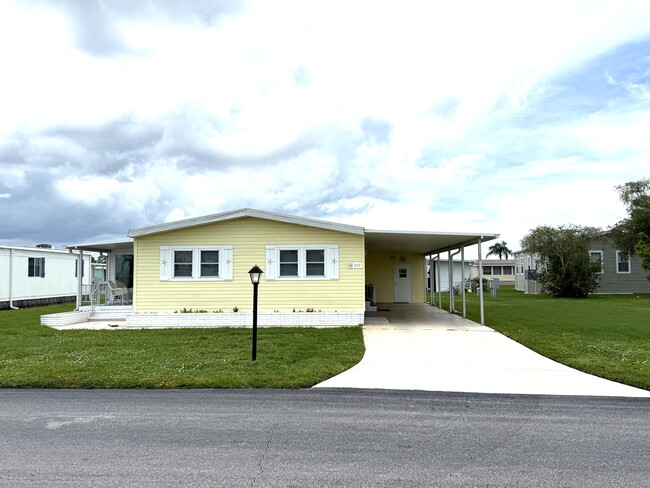 Building Photo - 637 Los Altos