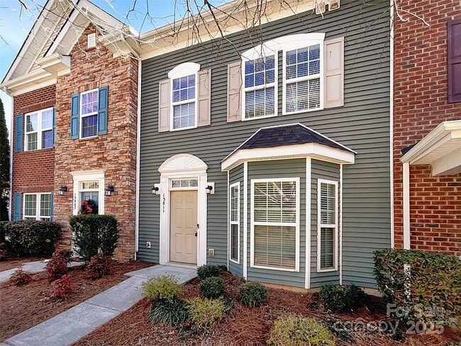 2nd floor room, medium size room. - 13811 Waverton Ln Casa