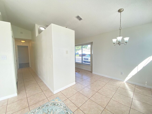 Photo - 3 Bedroom / 2 Bath Home in Winter Springs !