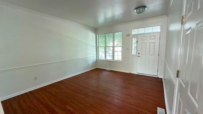 Photo - 1071 King Way