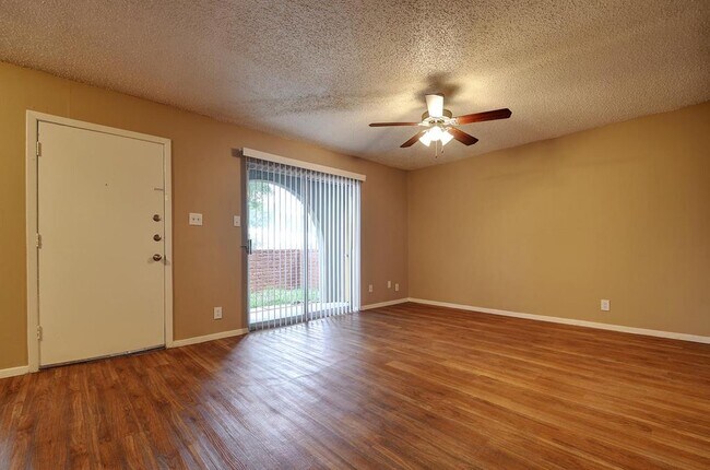 2414 Ventura Dr Unit 106