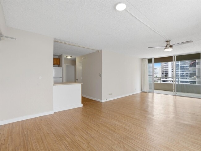 Photo - 2533 Ala Wai Blvd