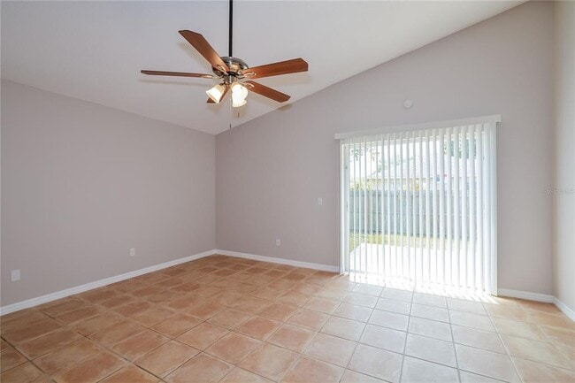 Photo - 528 Finch Ct