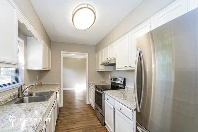 Photo - 2302 Maple Hl Dr