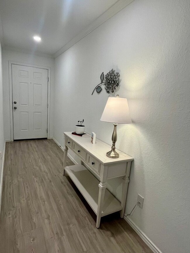Photo - Fabulous 4/2 Single Story, First Time Rental ~ Shows Like New ~ Must See!