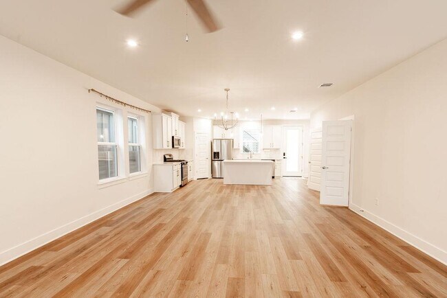 6414 Cowman Wy