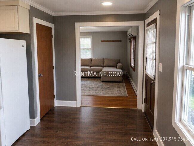 Photo - 676 College Ave