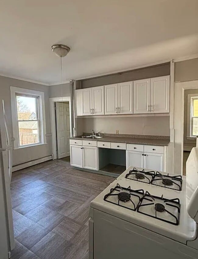 Building Photo - 49 Brook St Unit 3