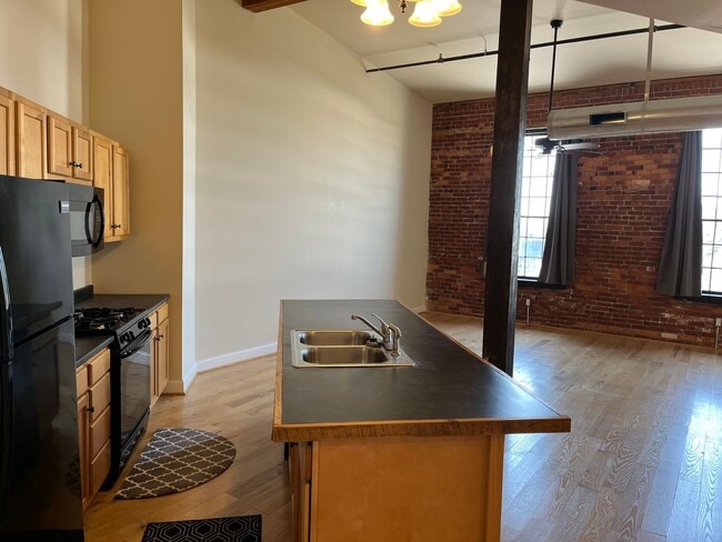 Building Photo - 265 N Queen St Unit Apt. 304
