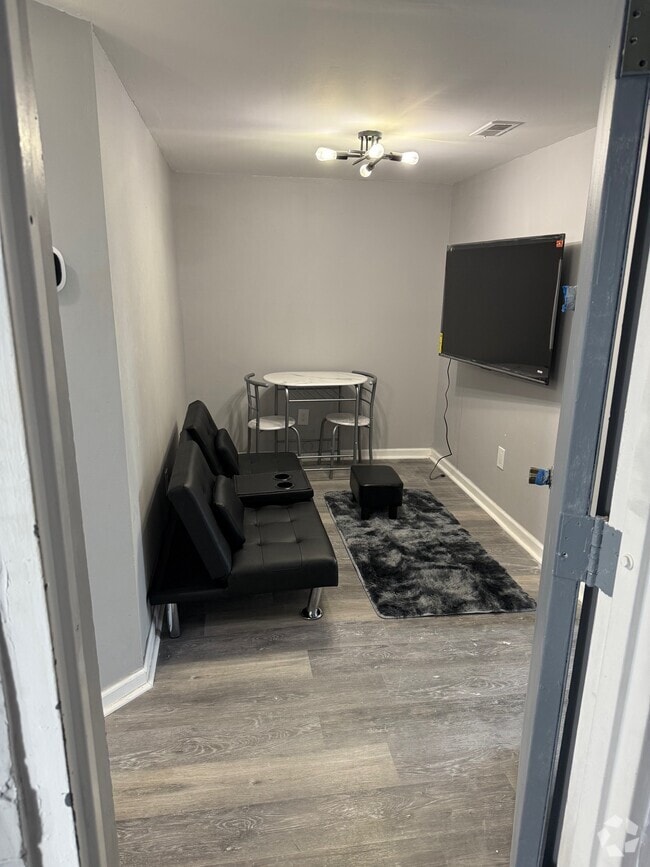 Building Photo - 2801 Huntingdon Ave Unit B Rental