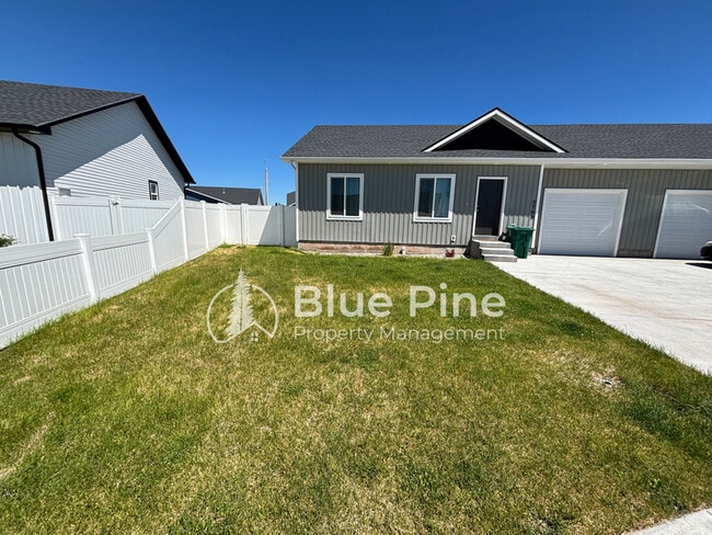 Photo - 5760 Wildrose Ave