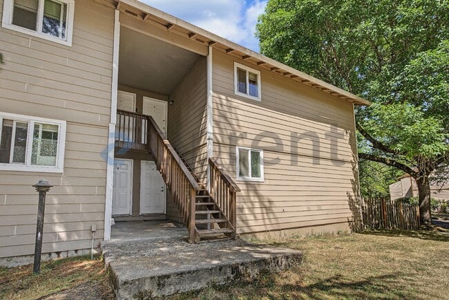 Building Photo - Unit D