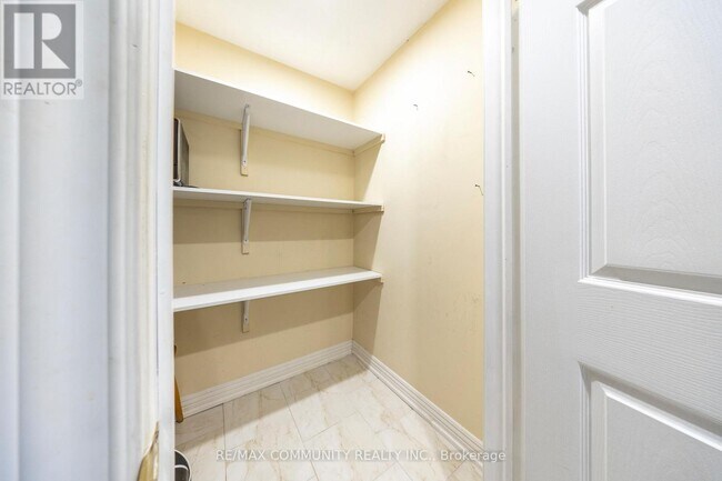 Photo - 72 Lampman Dr