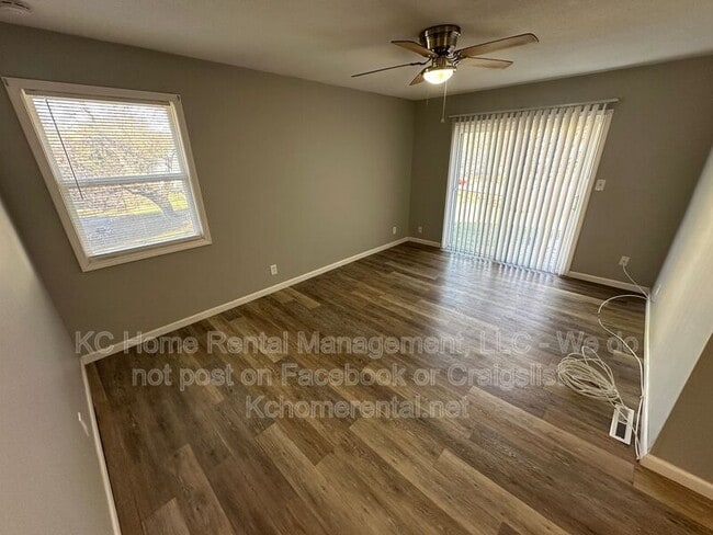 Photo - 10906 W 95th St