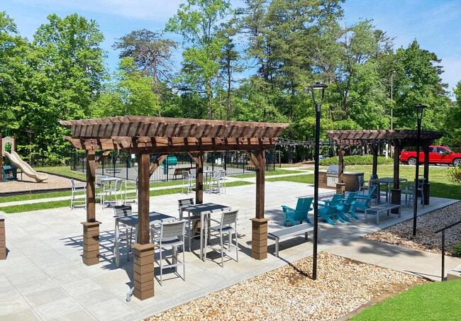 HAMPTONS AT COUNTRY PARK