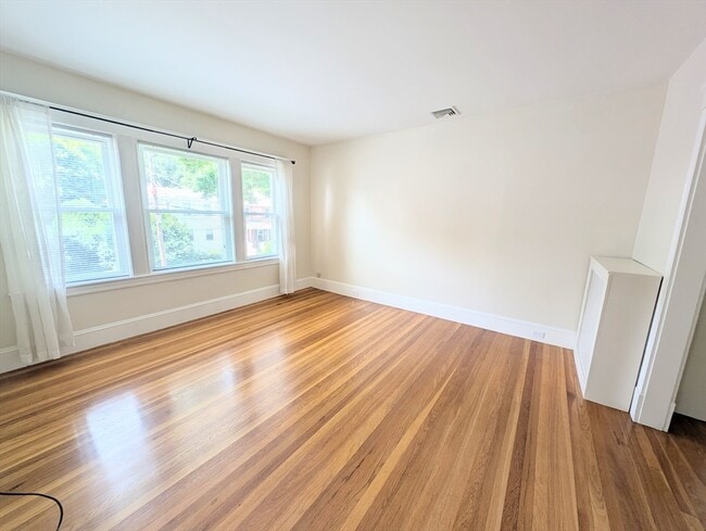 Photo - 184 Parmenter Rd