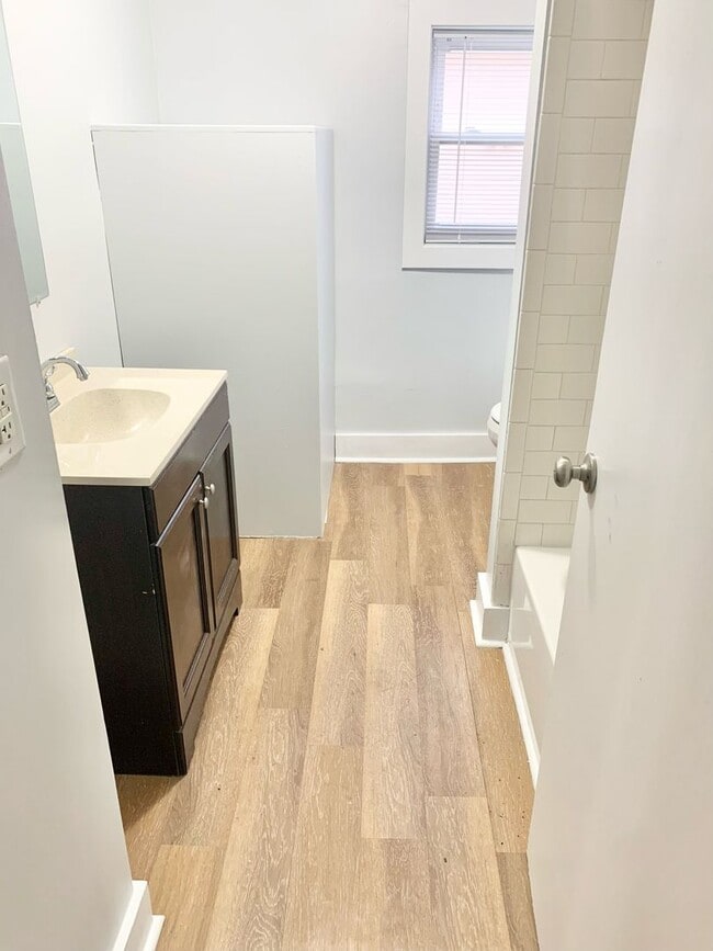 Building Photo - 3 Bedroom 1 Bath East Nashville Charmer fo... Rental