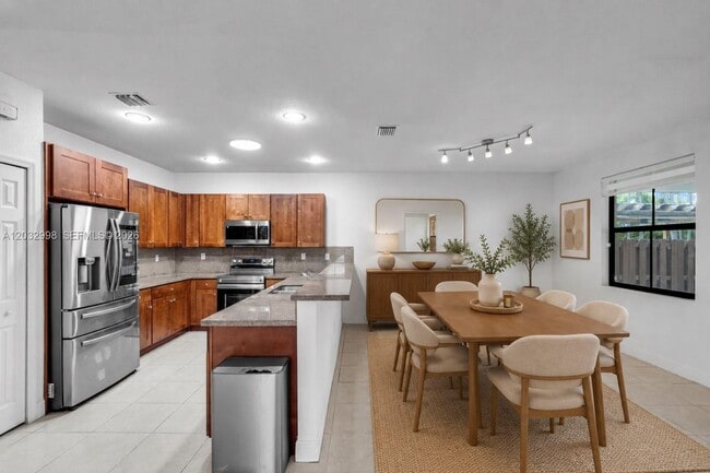 Photo - 9925 NW 10th St
