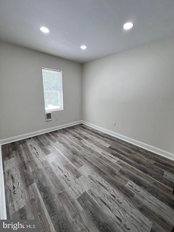 Photo - 6645 Vandike St