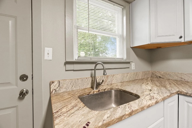 Photo - 1724 W 19th St Unit 4