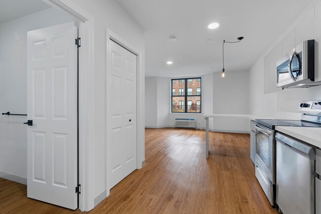 158 Main St