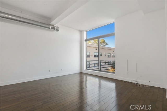 Photo - 433 Pine Ave Unidad 300