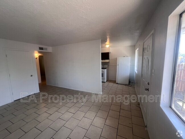 Building Photo - 8200 Copper Ave NE Rental
