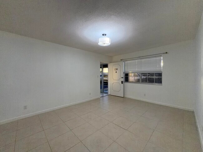 298 SW 6TH St Unidad 1090