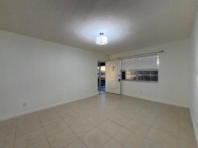 Photo - 298 SW 6TH St Unidad 1090