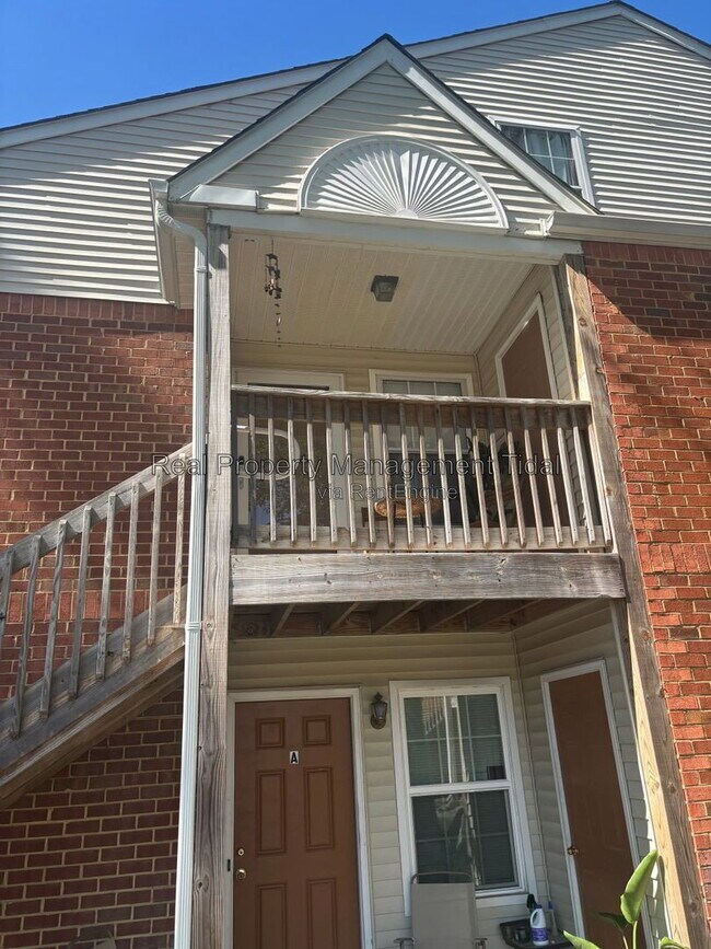 Building Photo - 208 Quarter Trail Unit Apt C