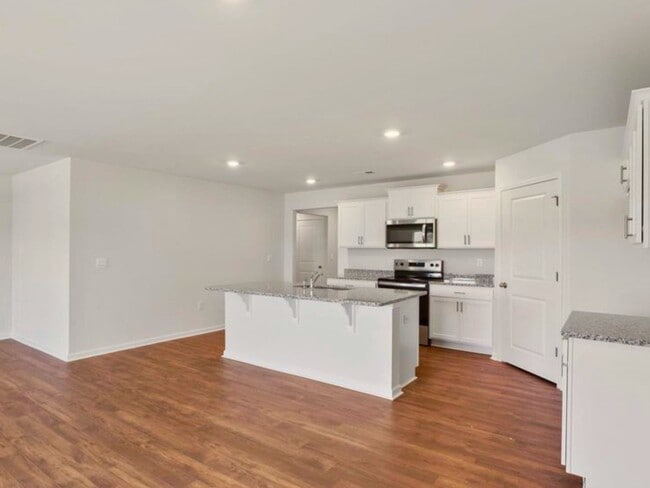 Photo - 605 Palmerston Dr