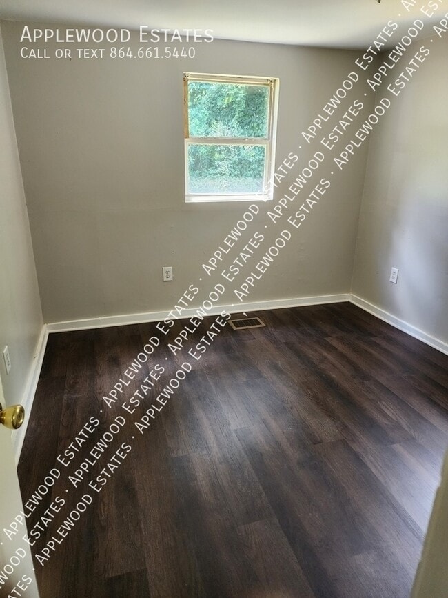 Photo - 455 Dogwood Cir