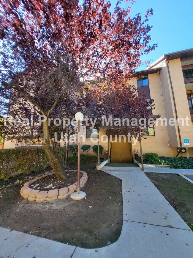 Photo - Top Floor Condo on Canyon Road Unidad #314