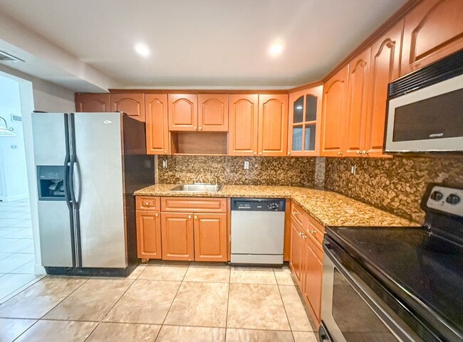 Building Photo - 7917 SW 104th St Unit F101