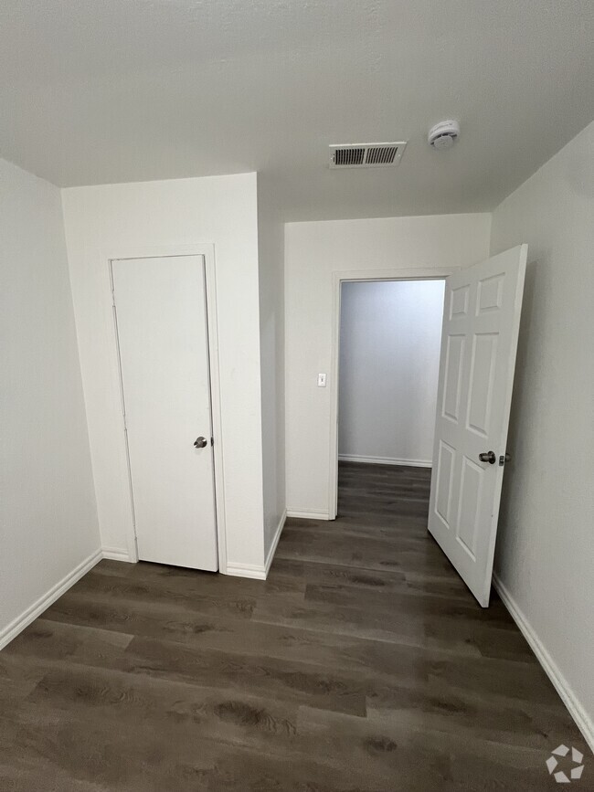 Building Photo - 718 N 18th St Unit 3 Rental