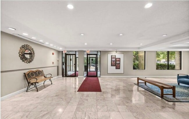 Photo - Bright And Luxurious 1 Bed 1 Bath Condo In Amenity-filled Woodlake Towers