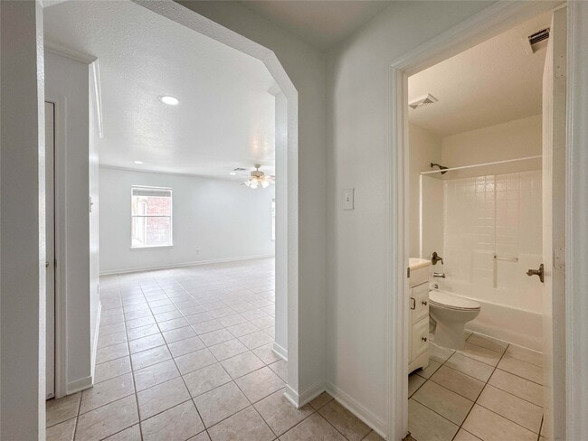Building Photo - 3209 Wheatmeadow Ct